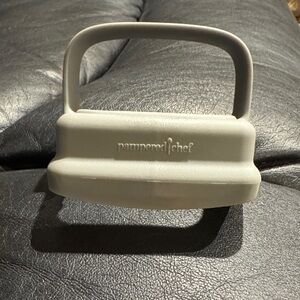 Pampered Chef Light Gray Cut-N-Seal